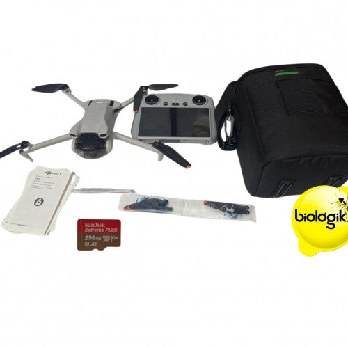 Drone DJI Mini 3 Fly. Drone, 2. Panel de Control, 3. Maleta, 4. 2 pares de hélices de repuesto, 5. Destornillador, 6. Me
