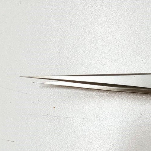 PINZA PLATEADA ACERO INOXIDABLE 1E.PUNTA EXTRAFINA DELGADA 140 MM